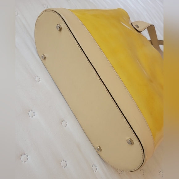 $2,000 FERRAGAMO LIMITED STRUCTURED TOTE - Picture 9 of 12